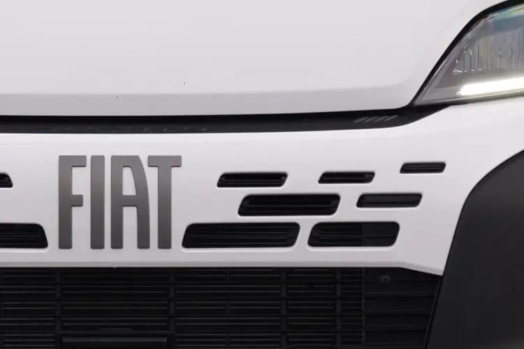 fiat ducato 2.2 multijet 140 platform cab detail view