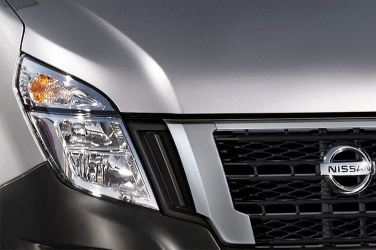 nissan interstar 2.0 dci 170ps acenta platform cab detail view