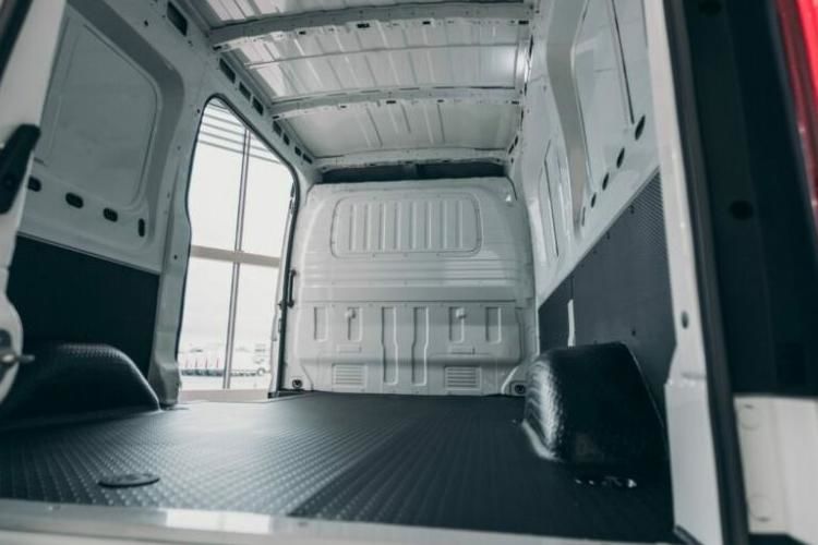 maxus deliver 9 150kw high roof van 77kwh auto [22kw] detail view