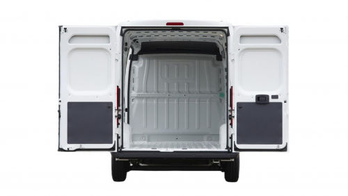 PEUGEOT e-BOXER 435 L4 90kW 75kWh H2 Professional Premium+ Van Auto view 5