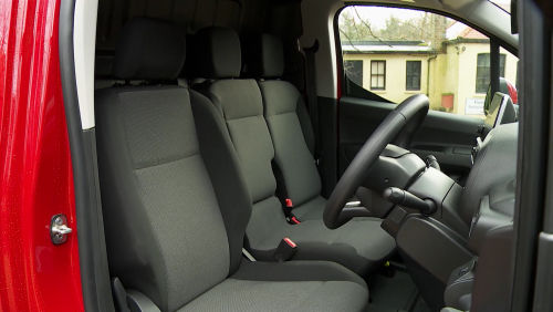 CITROEN BERLINGO XL DIESEL 1.5 BlueHDi 100ps 950kg Van Driver view 5