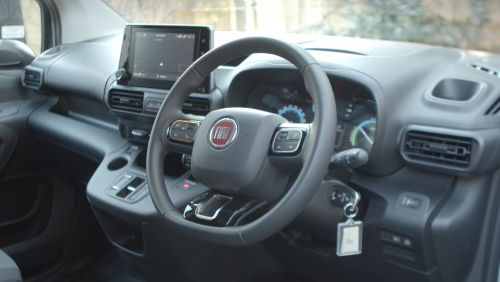 FIAT E-DOBLO L2 100kW 50kWh H1 Van Auto view 3