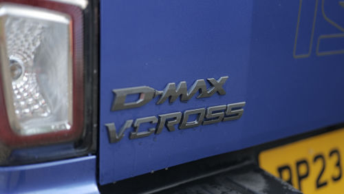 ISUZU D-MAX DIESEL 1.9 V-Cross Double Cab 4x4 view 11