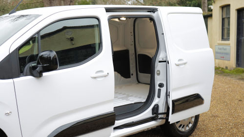 VAUXHALL COMBO CARGO XL ELECTRIC 100kW Prime Plus 52kWh H1 Van Auto view 16