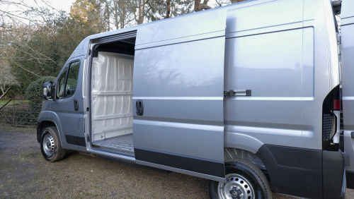 VAUXHALL MOVANO 3500 L3 DIESEL FWD 2.2 Turbo D 140 H2 Van Prime Auto view 12