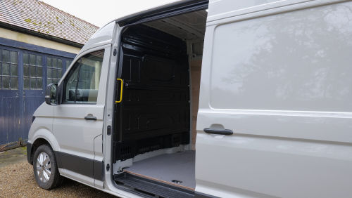 VOLKSWAGEN CRAFTER CR30 MWB DIESEL FWD 2.0 TDI 140PS Commerce Low Roof Van view 29