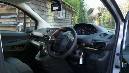 PEUGEOT PARTNER STANDARD DIESEL 1.5 BlueHDi 100 Professional Plus Van view 4