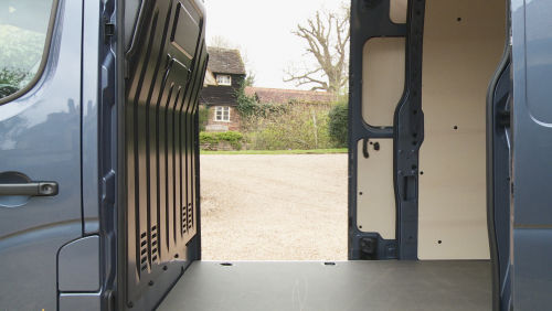 RENAULT MASTER MWB DIESEL FWD MM35 Blue dCi 150 Extra Medium Roof Van view 8