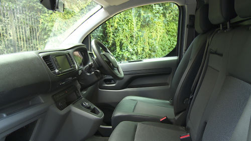 VAUXHALL VIVARO ELECTRIC 100kW 75kWh Prime H1 Platform Cab Auto view 13